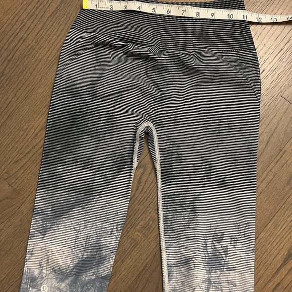 Lululemon Ebb to Train Women Super-High-Rise Crop Legging Tight Tie Dye Striped - Picture 8 of 9